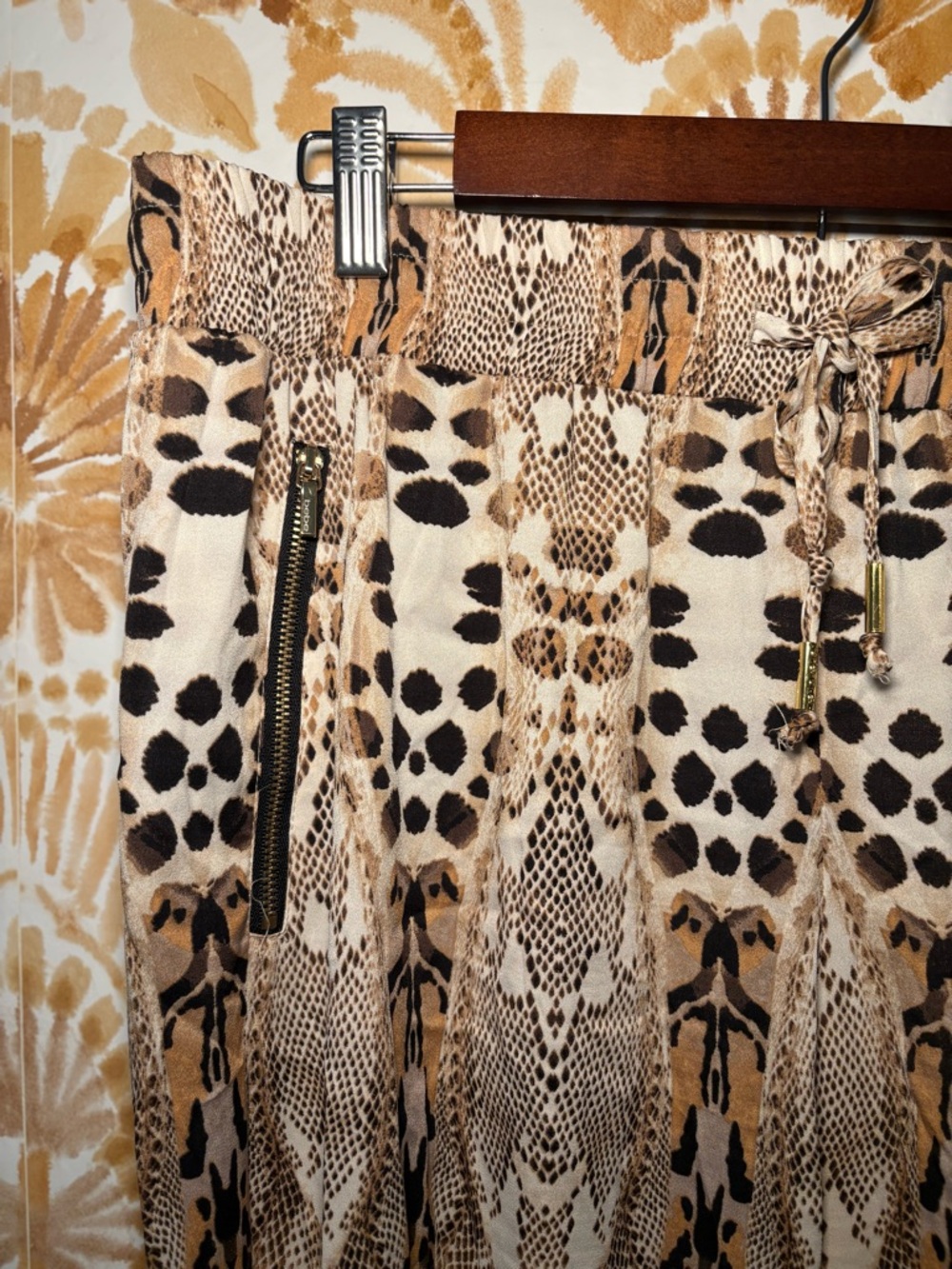 Bebe Animal Print 2 Piece Set Cowl Neck Bodysuit Jogger Pants Sexy Lounge Set XL - Picture 11 of 11